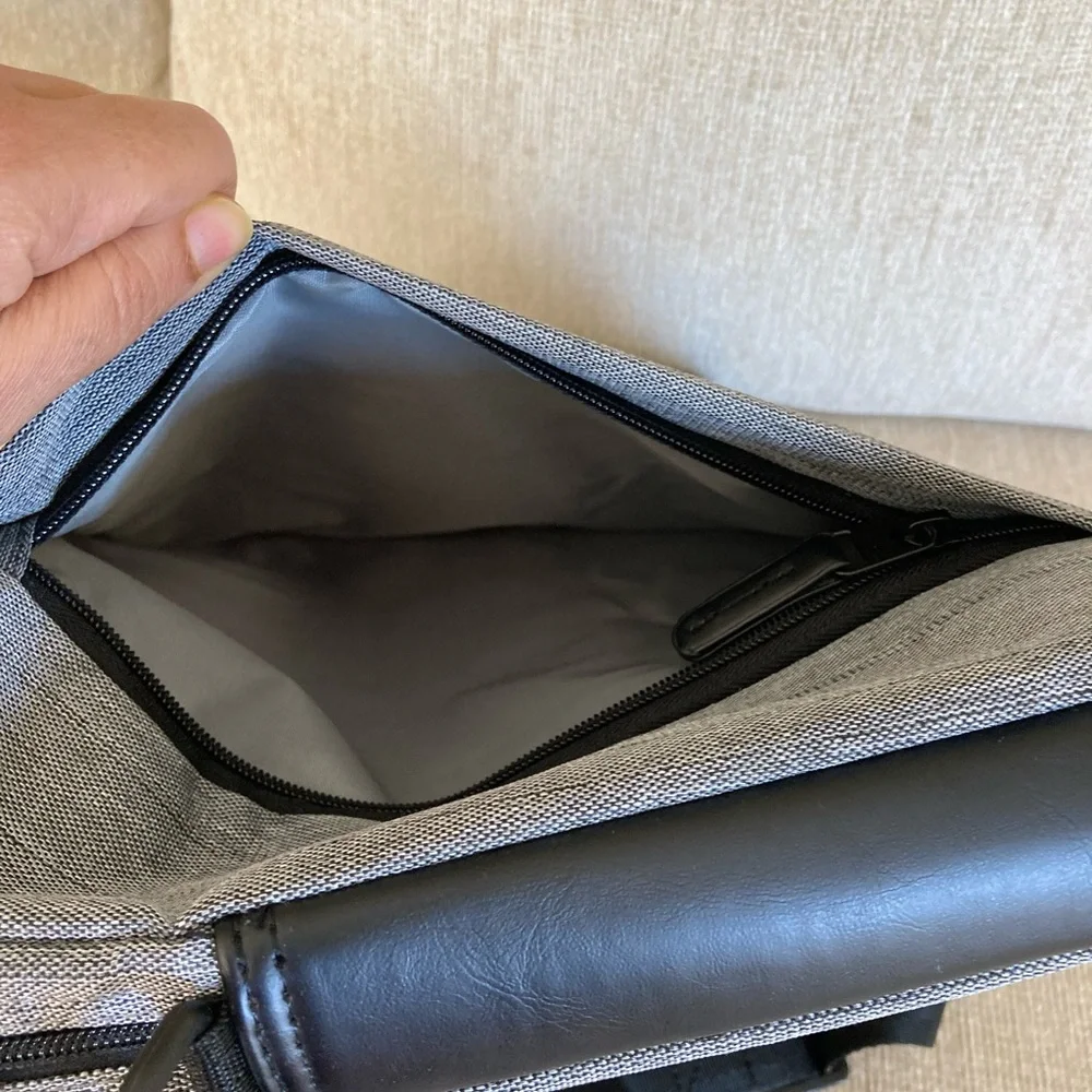 NWOT Targus sleek laptop case -grey color